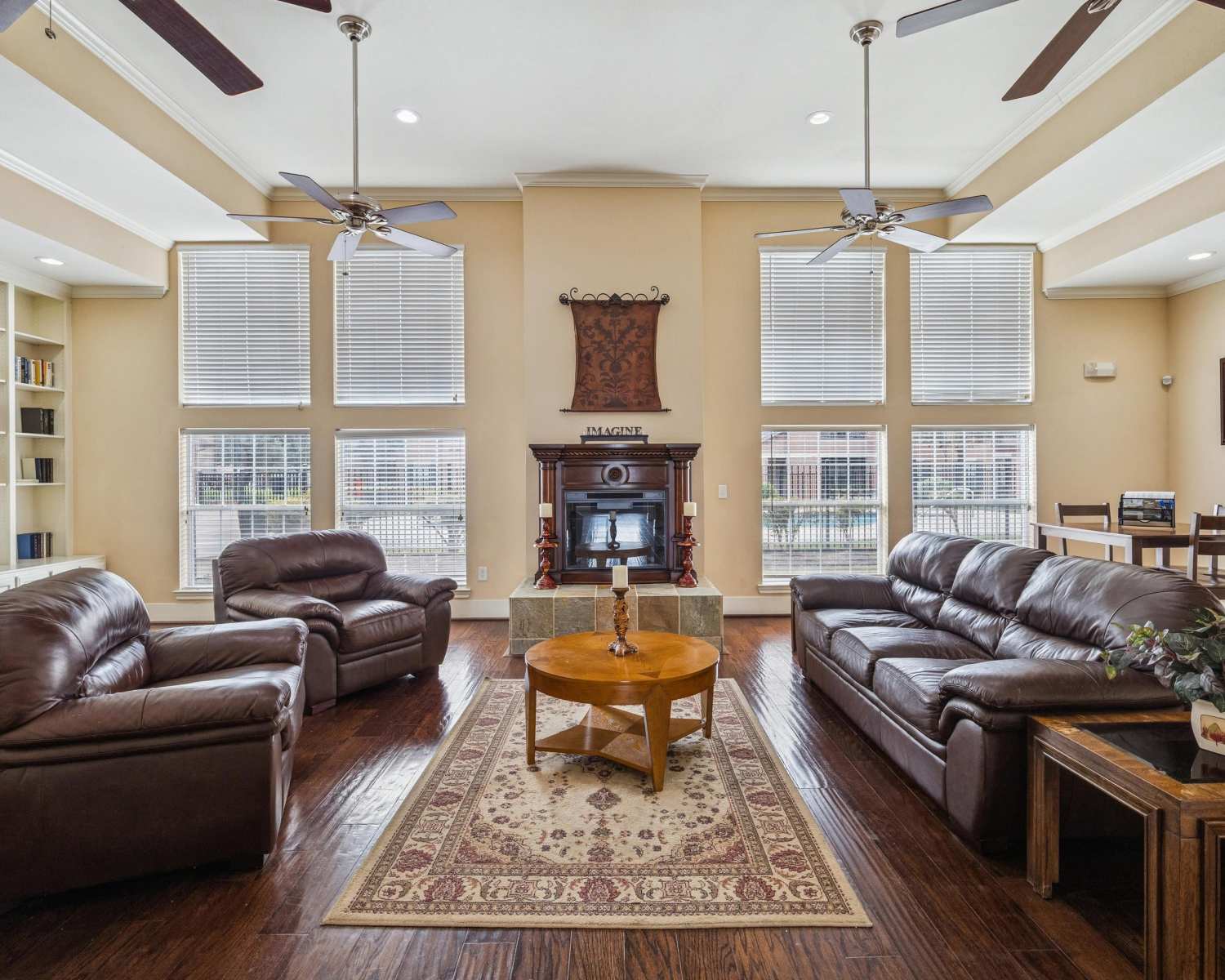 Apartments lounge at Autumn Pines in Humble,Texas