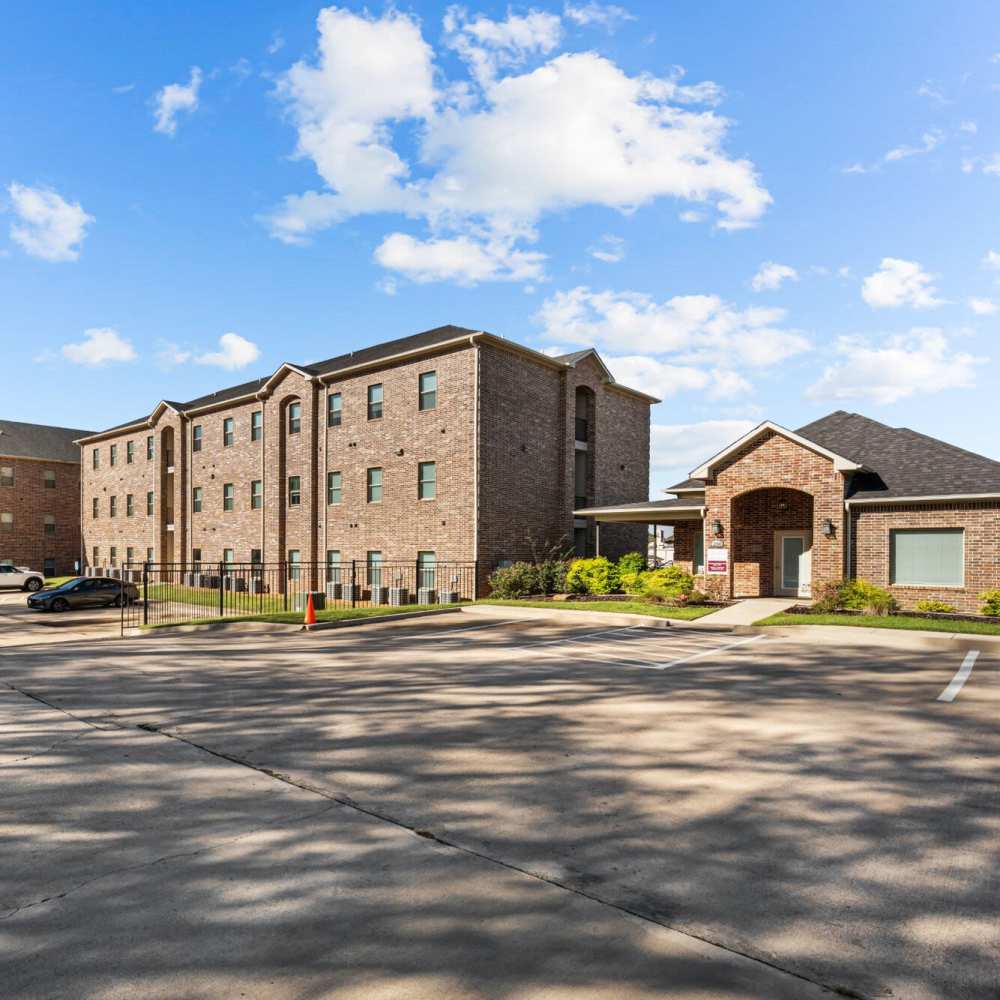 Exterior view of apartment at The Arbors of Mineola in Mineola. TX