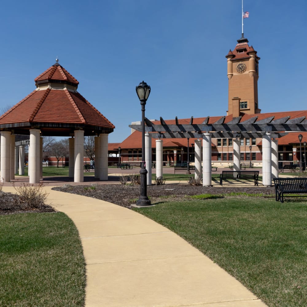 Clock tower near Dickinson Apartments in Springfield, Illinois