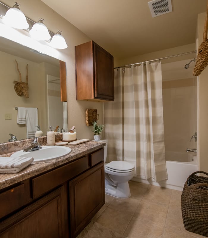 Luxury 1 & 2 Bedroom Apartments & Townhomes in Owasso, OK