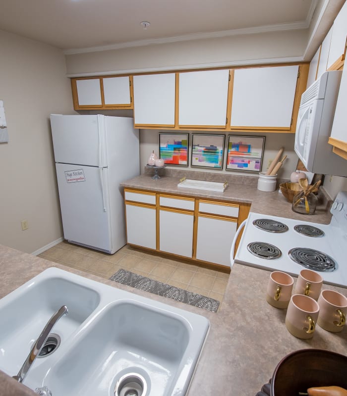 Kitchen with granite countertops at Newport Wichita in Wichita, Kansas