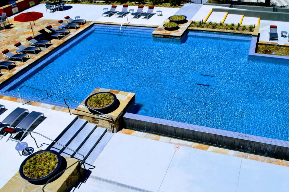 Sparkling pool and leisure area at Anatole at the Pines in Conroe, Texas