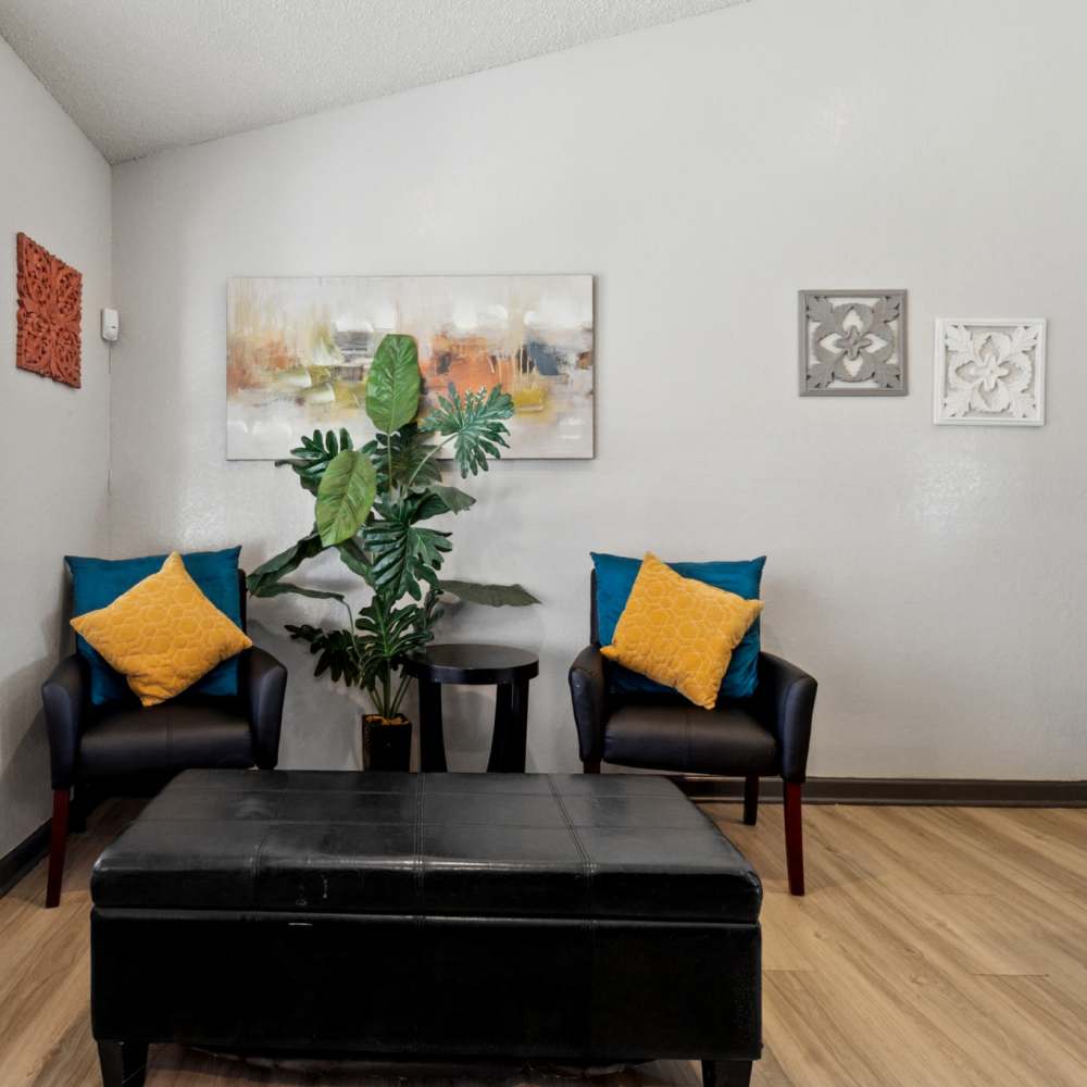 Community room seating area at Arbors of Taylor in Taylor, Texas