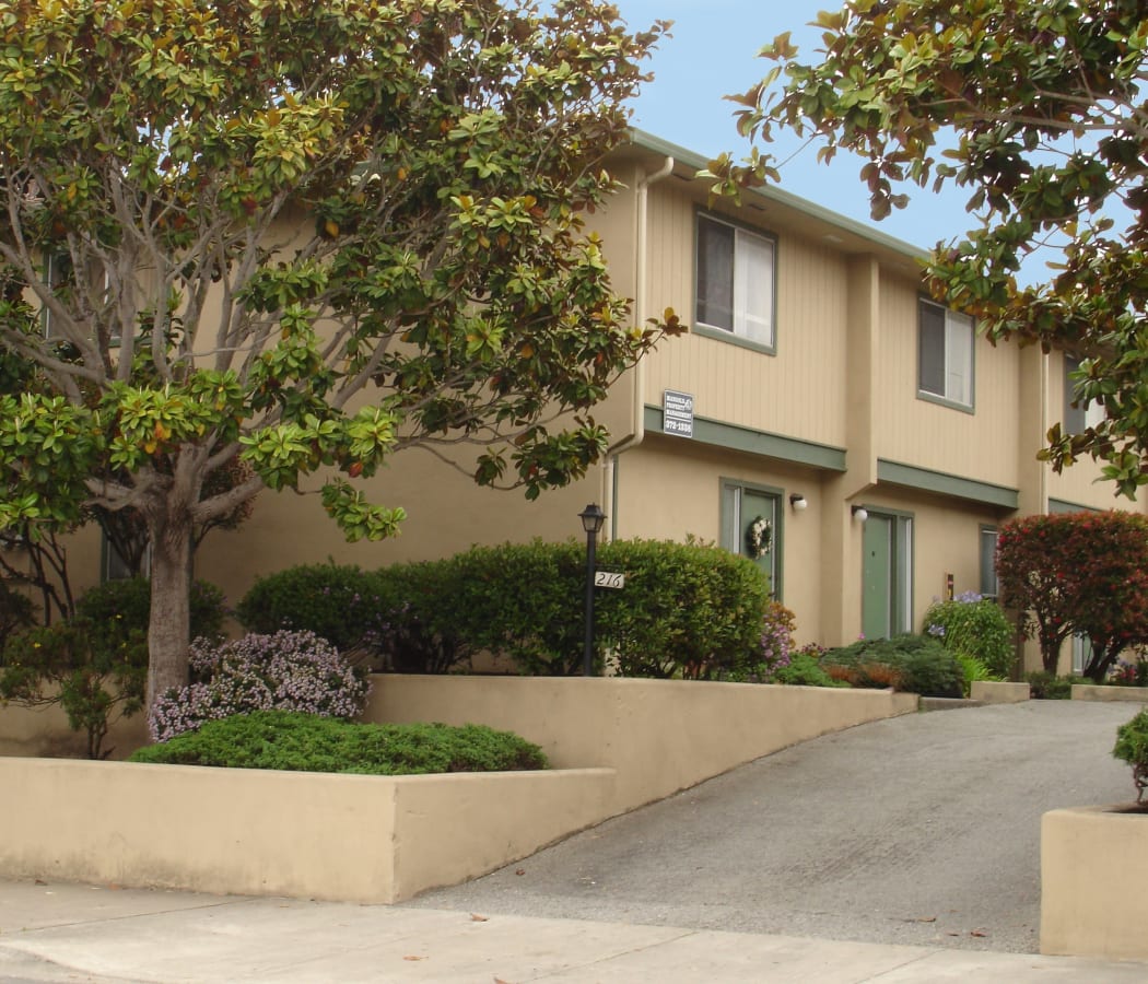 Beautifully manicured landscape at Cypress Townhomes in Marina, California