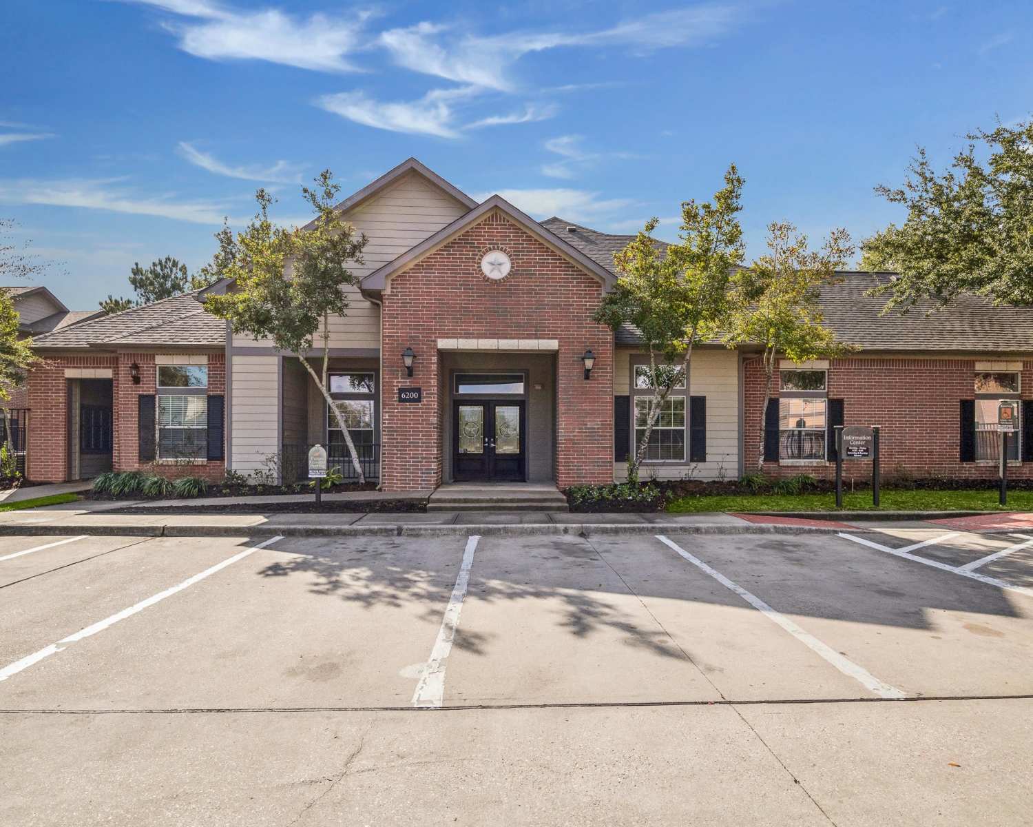 Upscale apartments at Autumn Pines in Humble,Texas