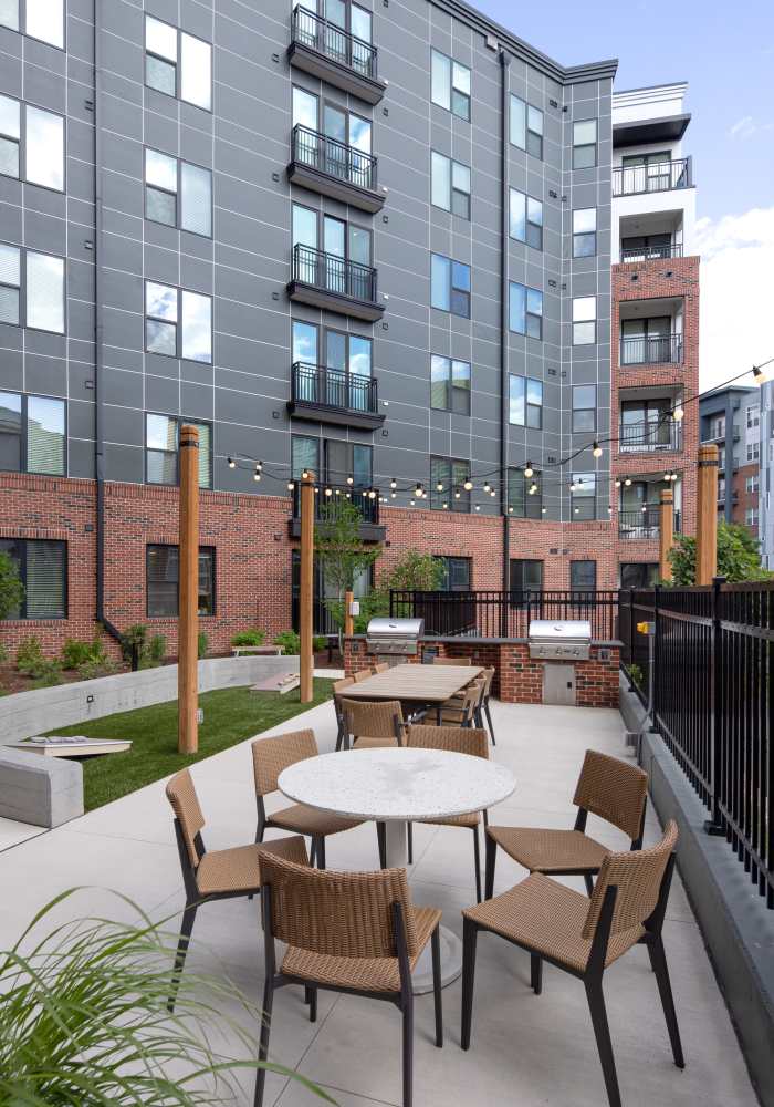 Exterior courtyard at Venable Durham Apartments in Durham, North Carolina.