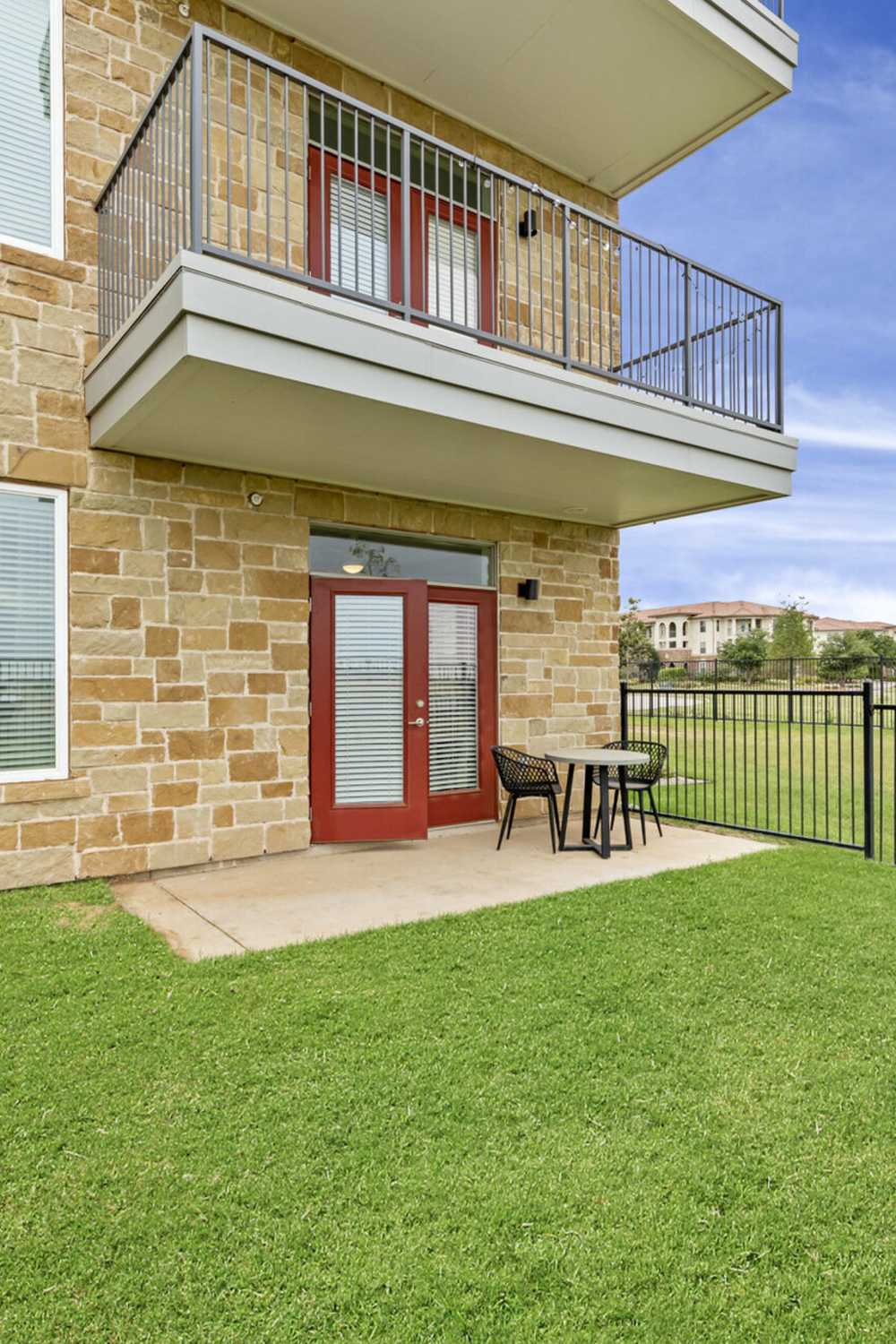 Lush greenery at Slide North Apartments in Lubbock, Texas