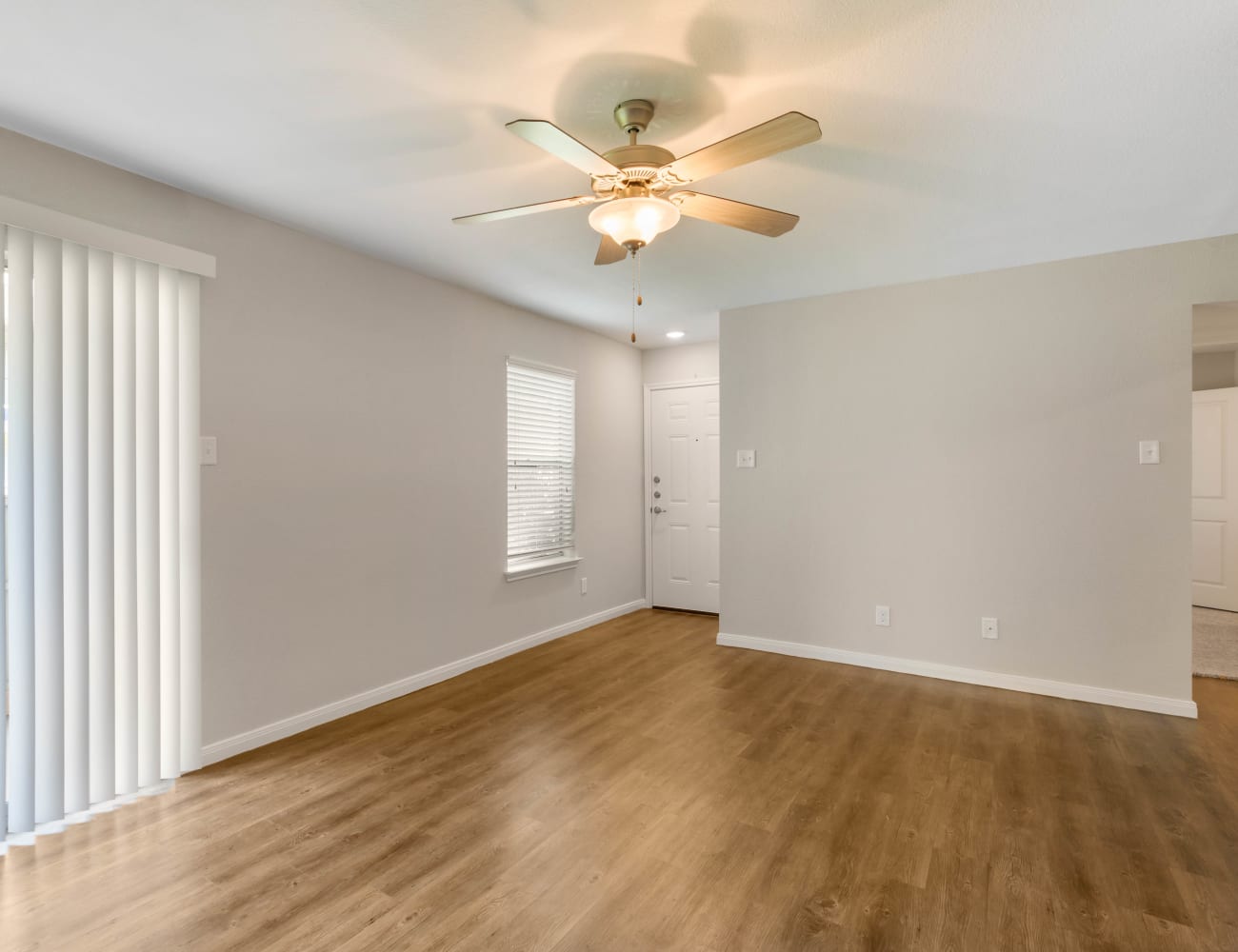 A spacious living room at Lodge @ 1550 in Katy, Texas