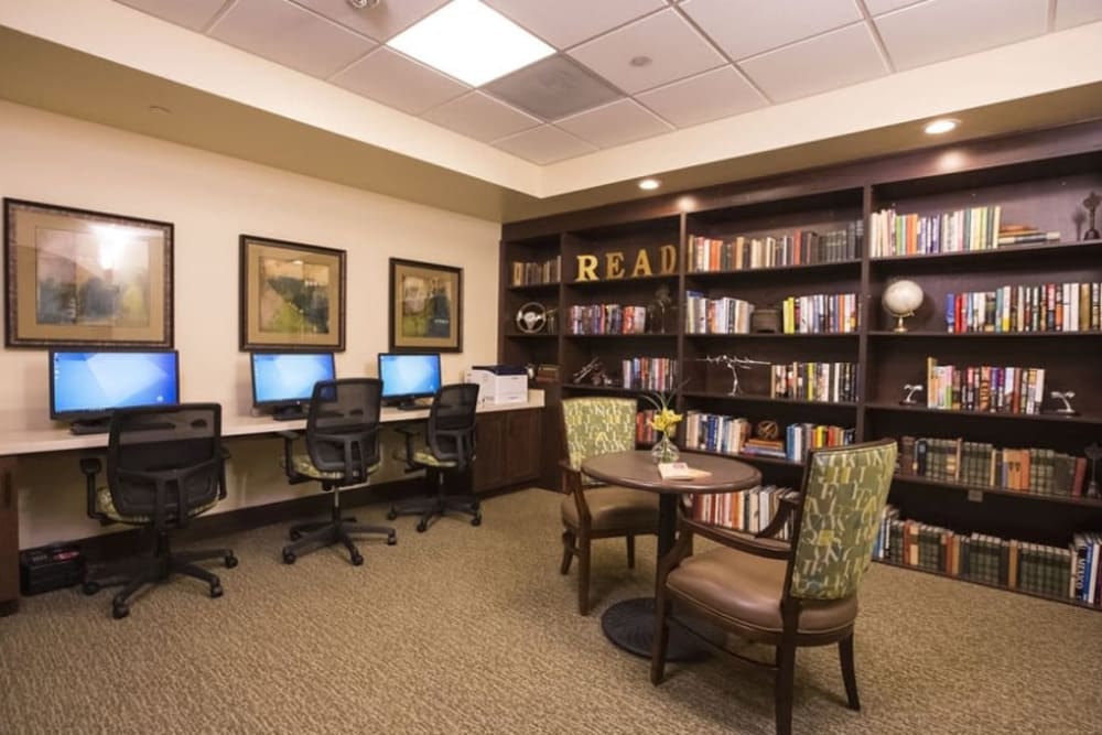 Resident reading and internet area at The Pointe at Summit Hills in Bakersfield, California. 