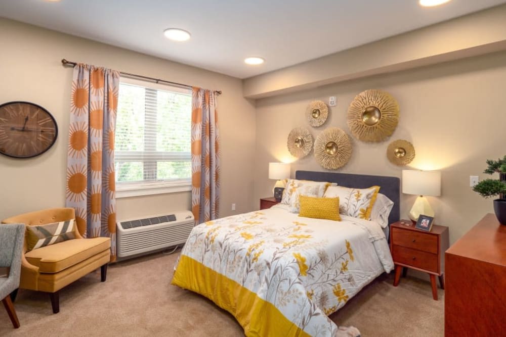 Bedroom at The Landing a Senior Living Community in Roseburg, Oregon. 