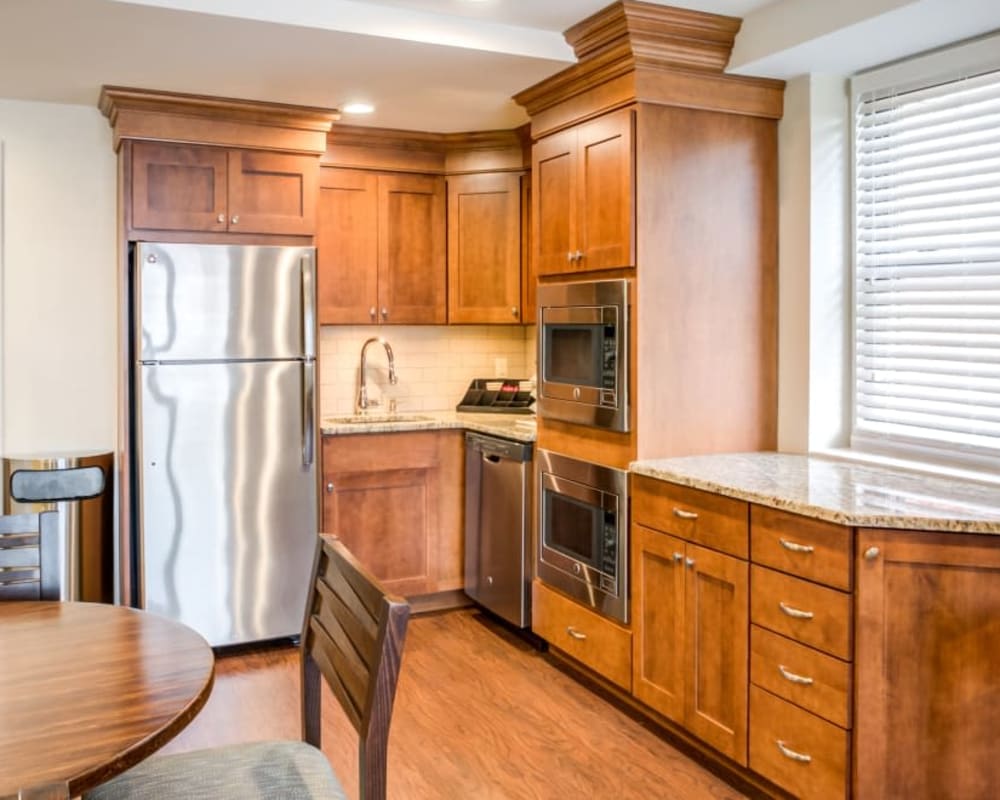 Dining room at Carlyle Towers in Caldwell, New Jersey