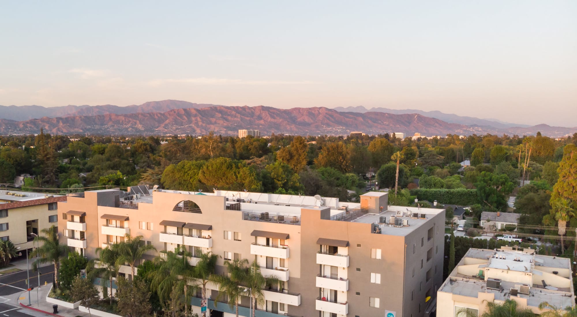 Amenities at Vue at Laurel Canyon in Valley Village, California