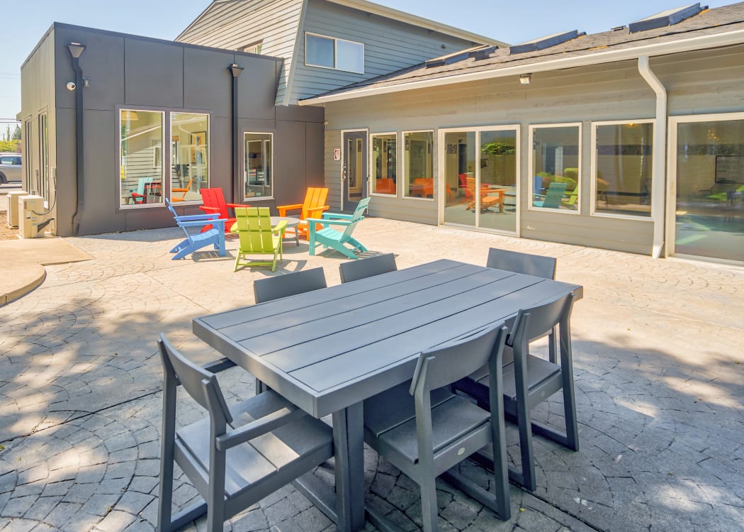 Picnic area at Courtyards at Cedar Hills in Beaverton, Oregon