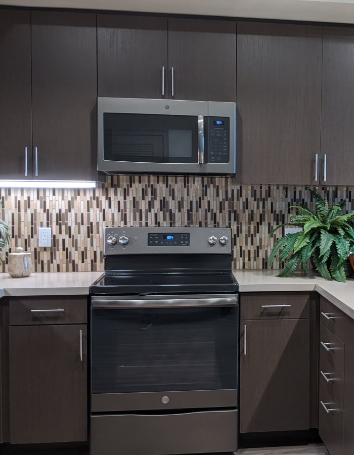 Modern kitchen with backsplash at Vespaio in San Jose, California