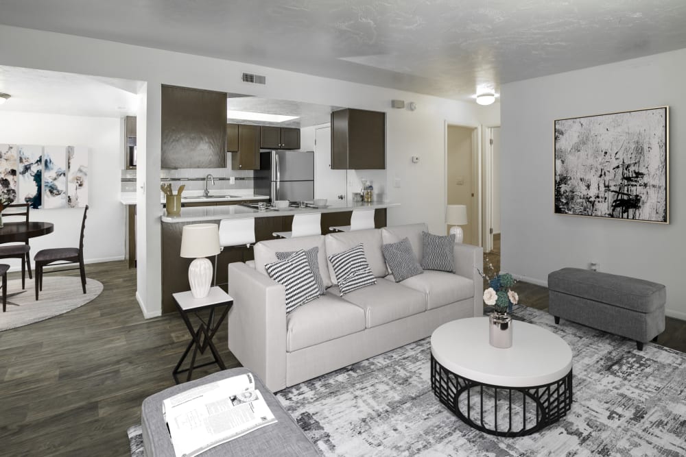 An elegantly decorated living room at Windgate Apartments in Bountiful, Utah