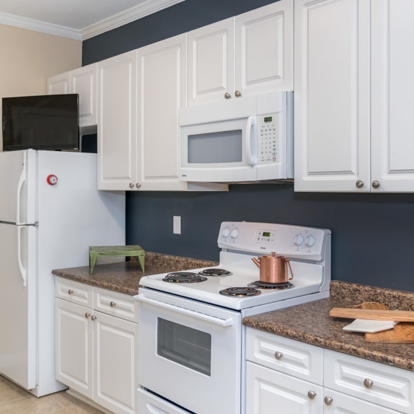 Well equipped kitchen at Meridian Parkside, Newport News, Virginia