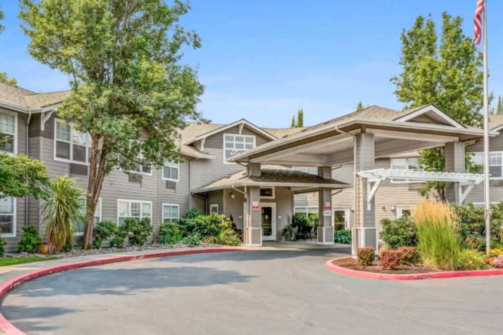 Front driveway at Woodside Senior Living in Springfield, Oregon