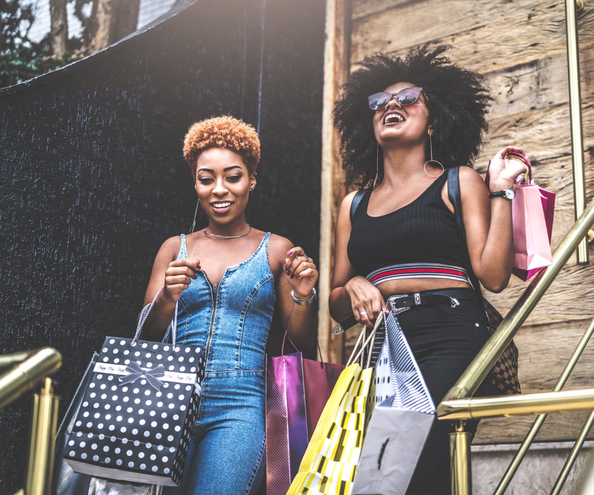 Women shopping near Tuscany Place in Lubbock, Texas