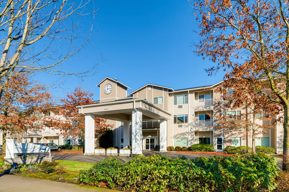 Driveway and covered entrance at Vancouver Pointe in Vancouver, Washington.