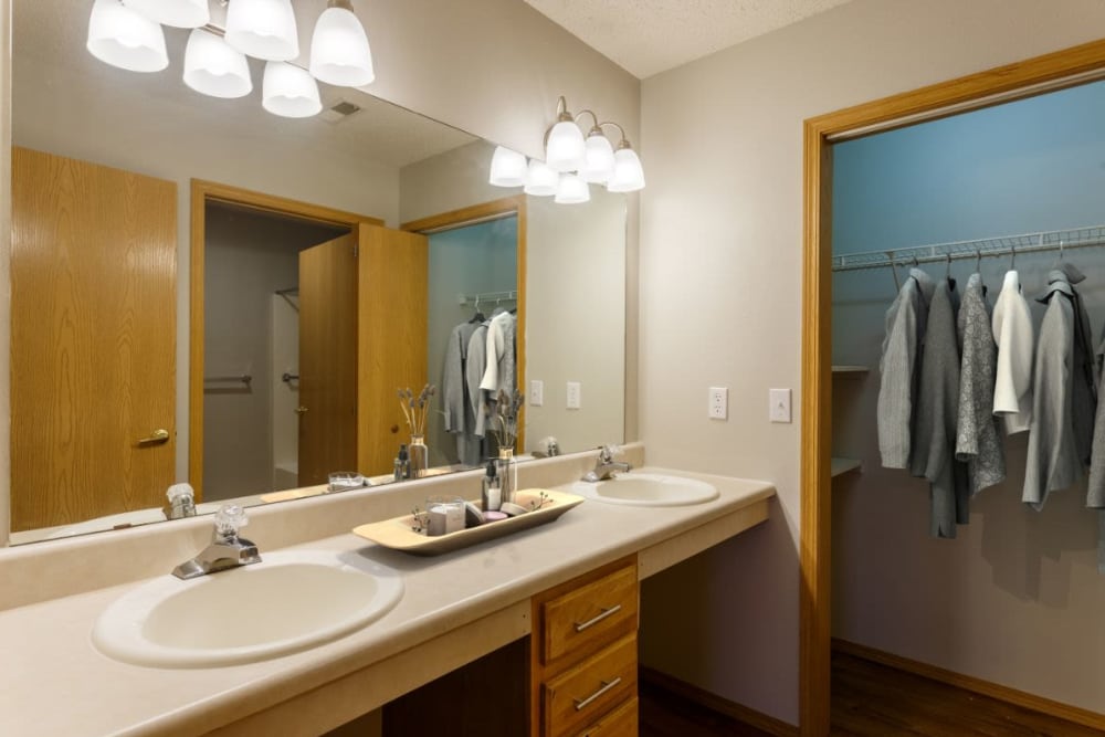 Model bathroom at Campbell Flats Apartments in Springfield, Missouri