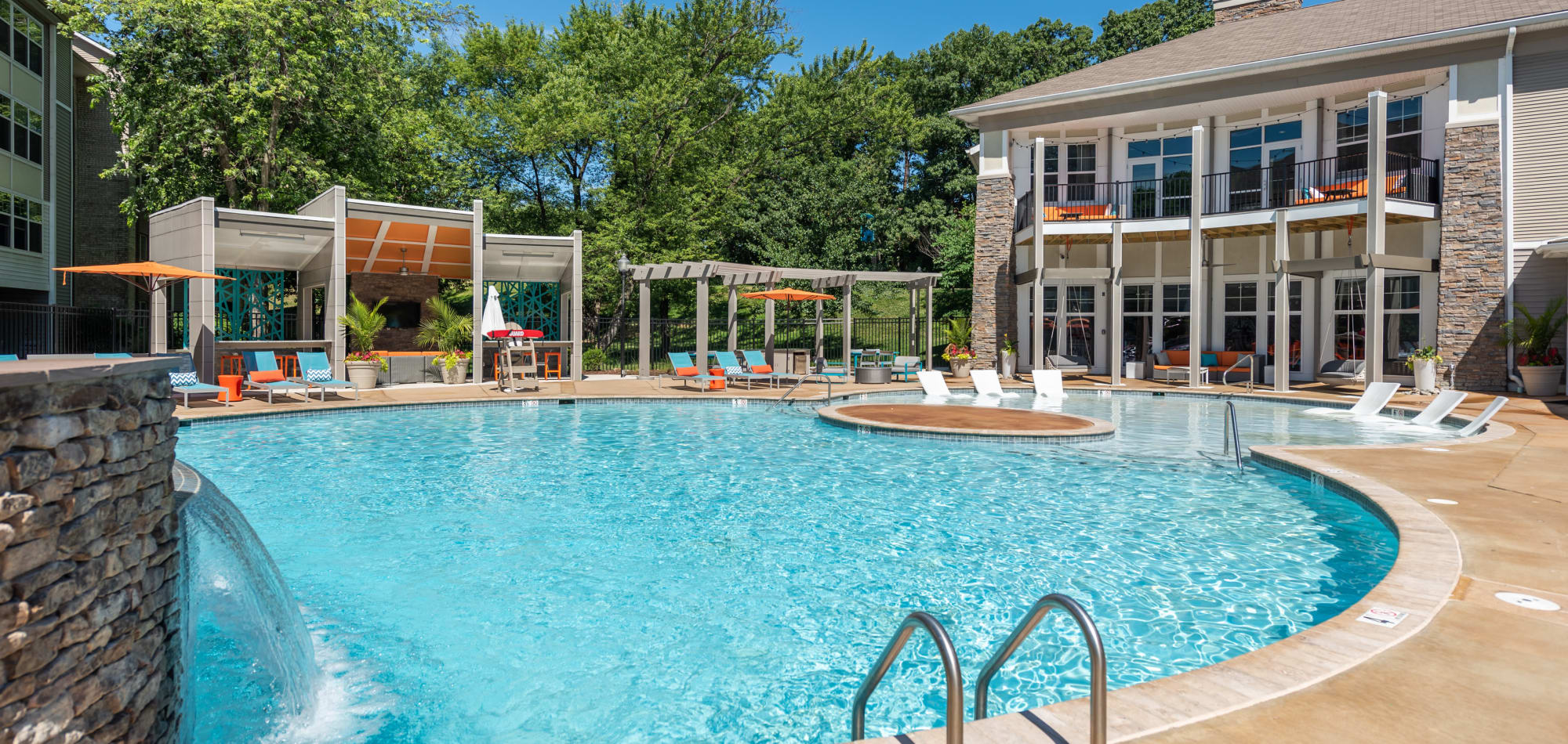 Resort-style pool at The Encore, Alexandria, Virginia