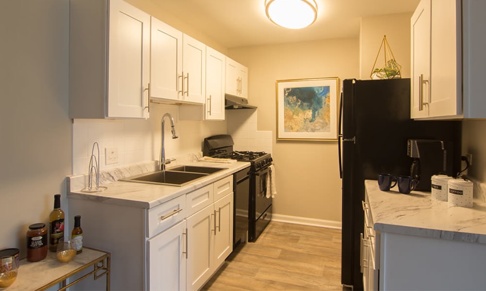 Kitchen at Windsor Lakes Apartment Homes in Woodridge, Illinois