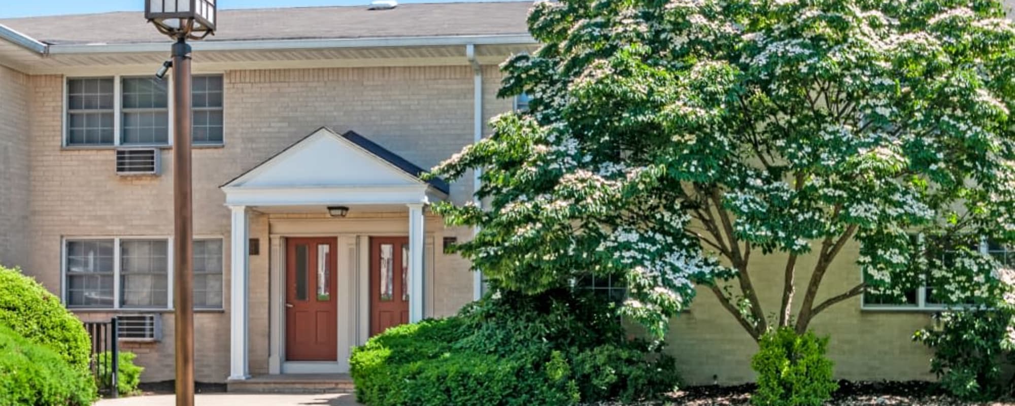 Apartments at Cloverdale Park Apartments in Saddle Brook, New Jersey