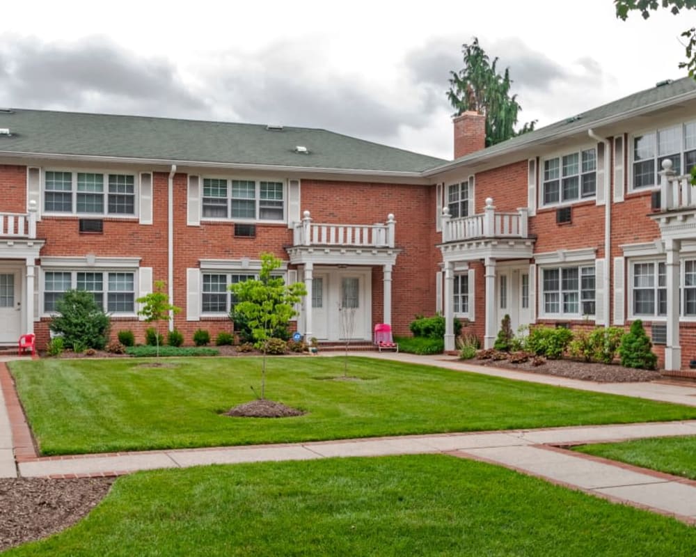 Courtyard at Cedar Village in Cedar Grove, New Jersey