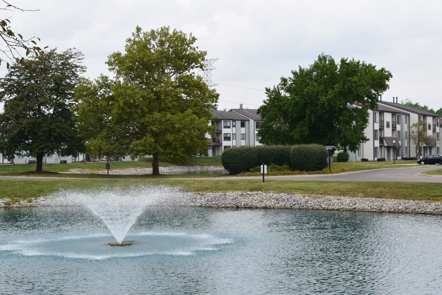 Fountain and exterior at Lakeside Crossing at Eagle Creek in Indianapolis, Indiana