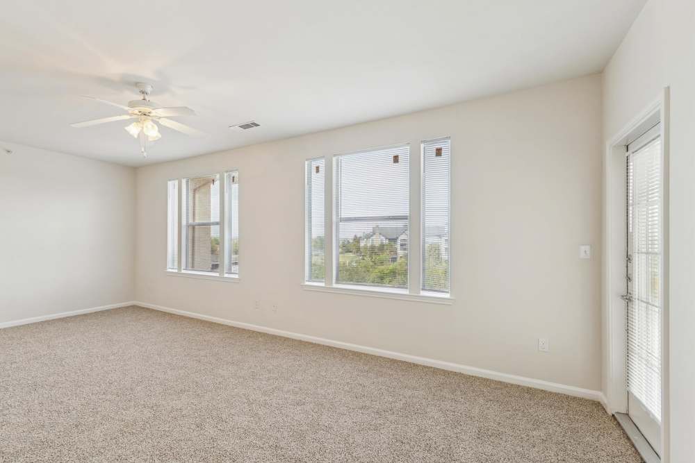 Living room with carpet flooring at Costa Vizcaya in Houston, Texas