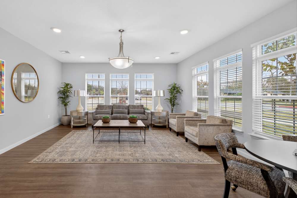 Bright and inviting common area with stylish seating and abundant natural light at Lakewood Crossing in Granbury, Texas.