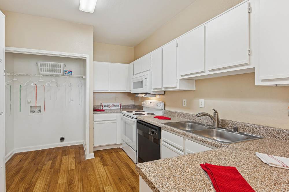 Kitchen at Brazoswood Apartments in Clute, Texas