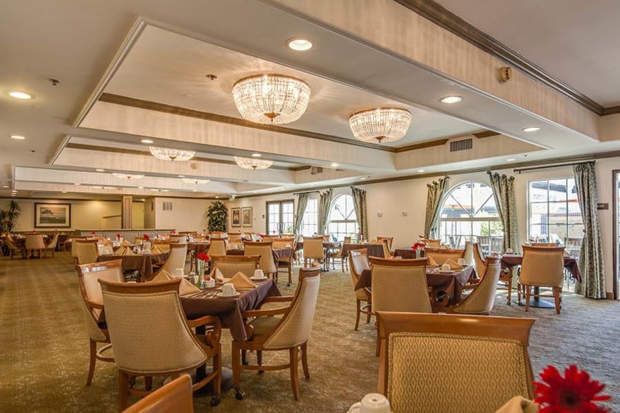 Community dining room at The Commons at Woodland Hills in Woodland Hills, California