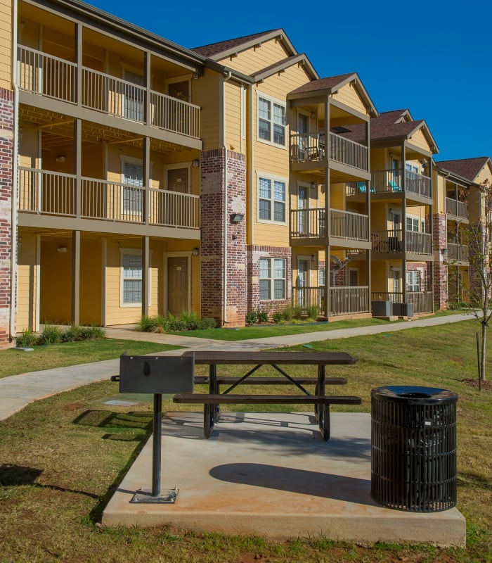 Picnic bench with grill area at Mission Point Apartments in Moore, Oklahoma