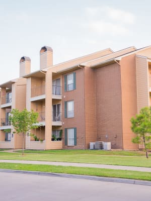 Exterior at Windsail Apartments in Tulsa, Oklahoma