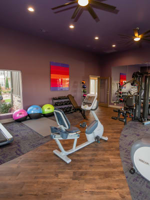 Fitness center at Stonehorse Crossing Apartments in Oklahoma City, Oklahoma