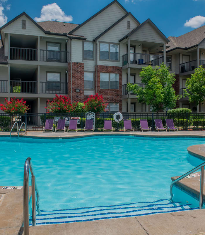 Large swimming pool at Villas at Aspen Park in Broken Arrow, Oklahoma