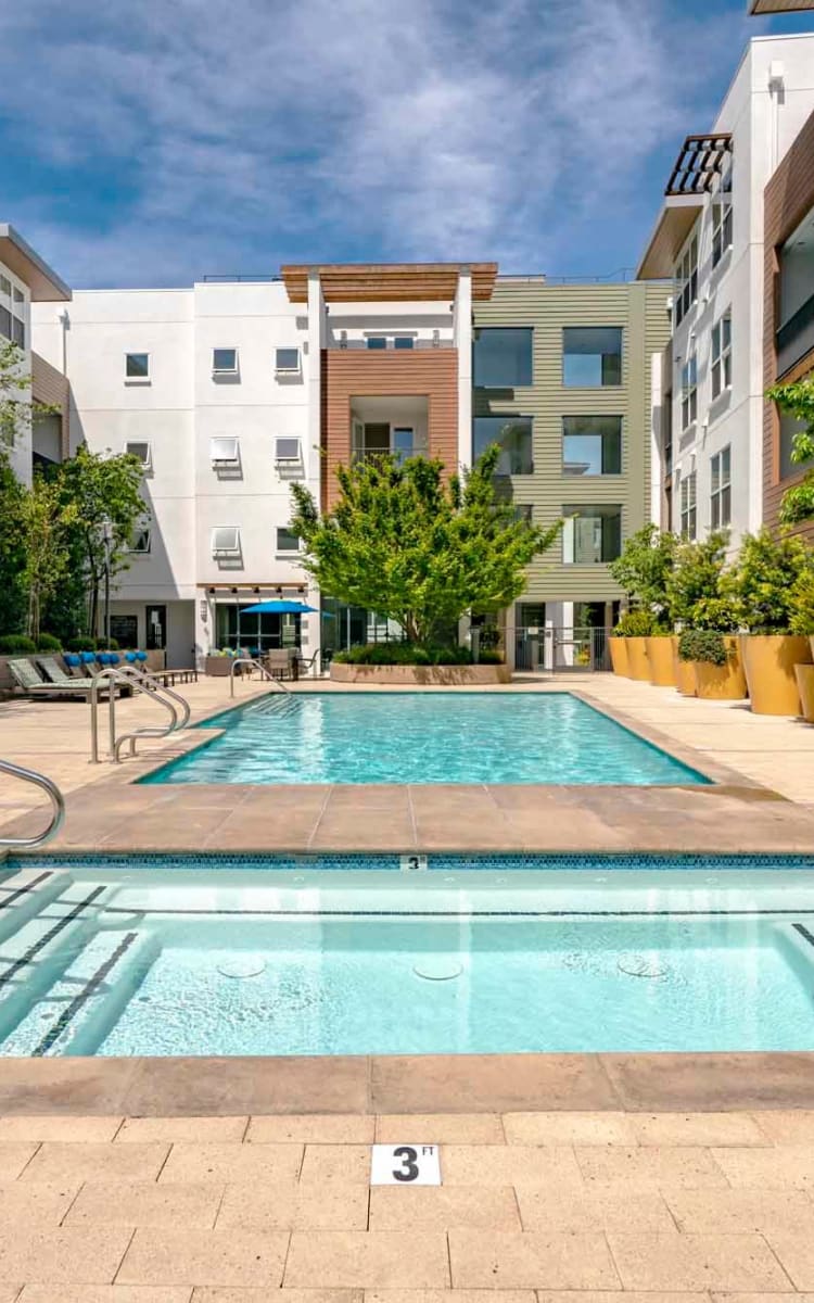 Large pool-side hot tub at Domus on the Boulevard in Mountain View, California