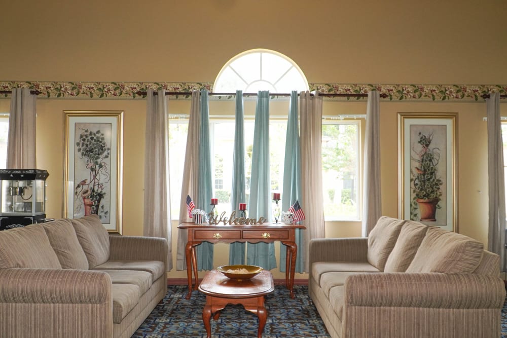 Community den area at The Club at Bartow in Bartow, Florida