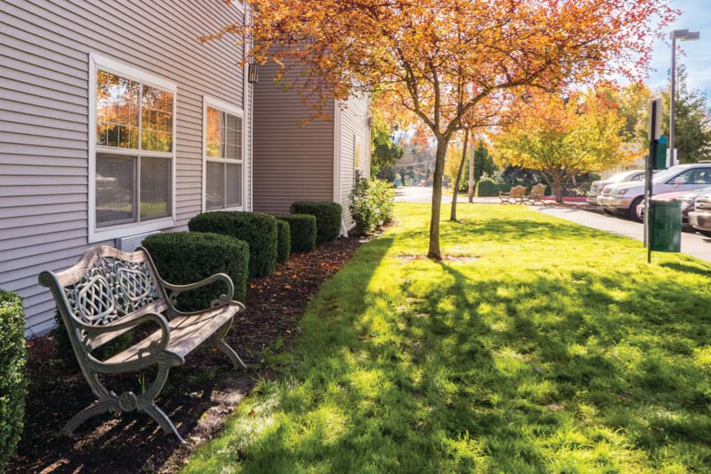 Bench outside seating at Lakeland Senior Living in Eagle Point, Oregon. 