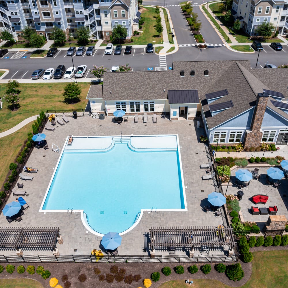 Aerial view of the swimming pool and clubhouse at Glenmoor Oaks in Moseley, Virginia