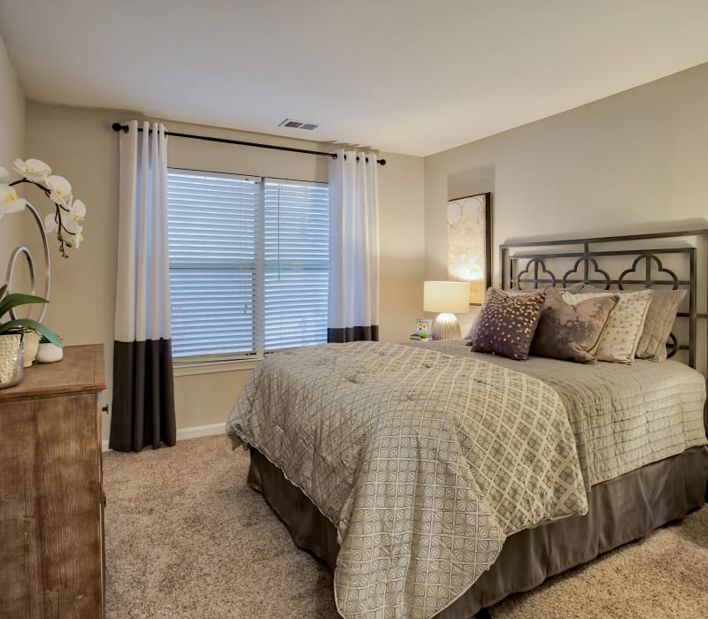 Spacious bedroom at Hunter's Chase Apartments in Midlothian, Virginia