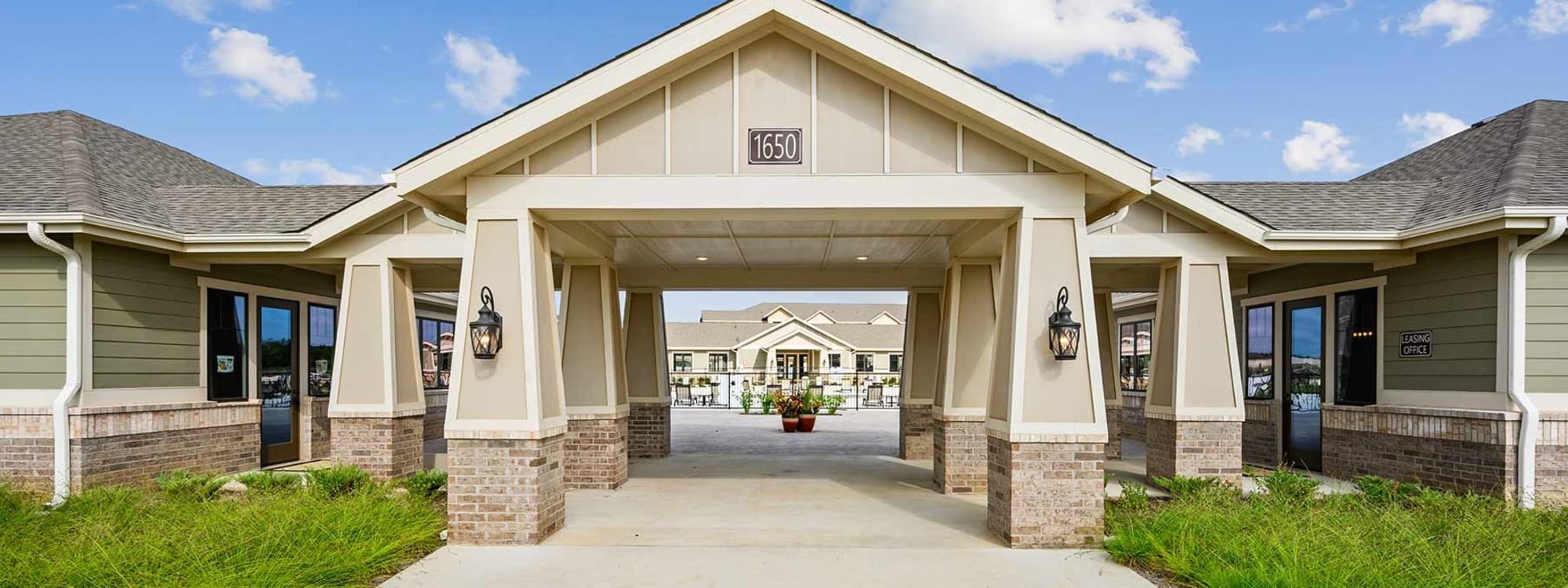Shannon Creek apartments in Burleson, Texas