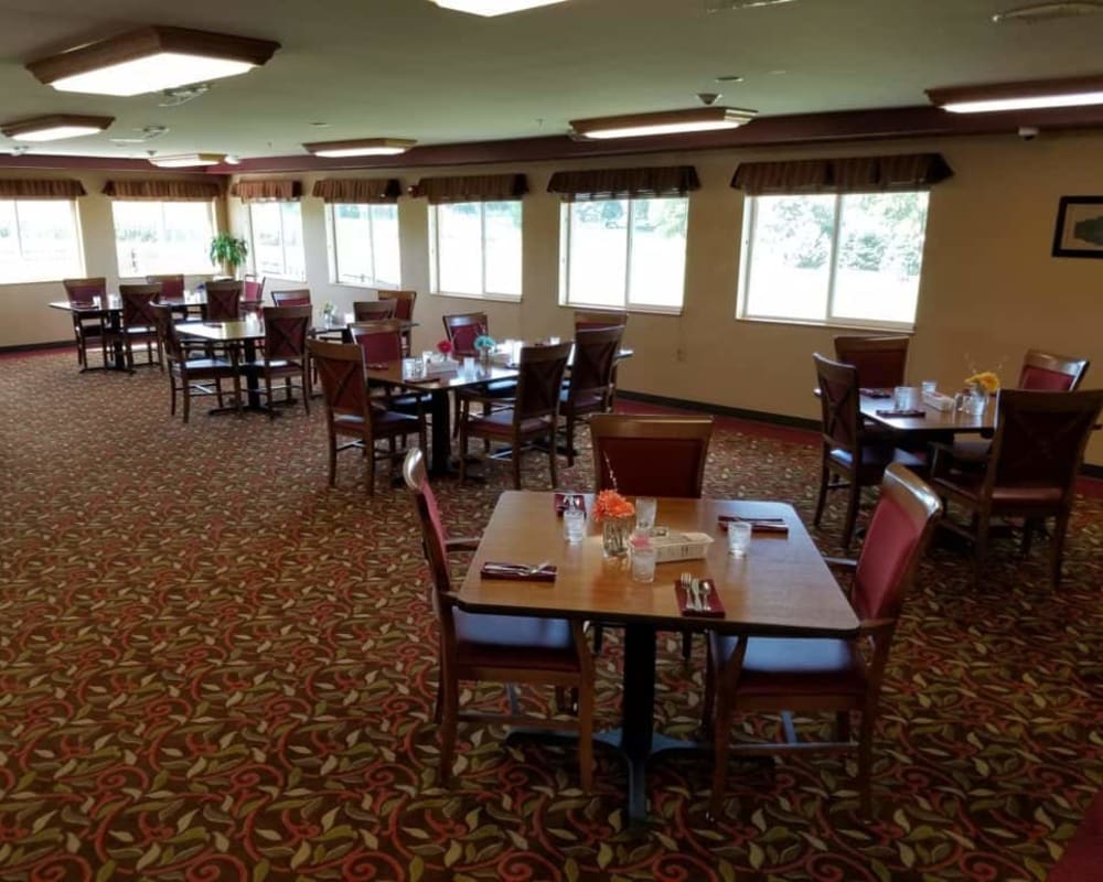Large resident dining room at Manning Senior Living in Manning, Iowa.