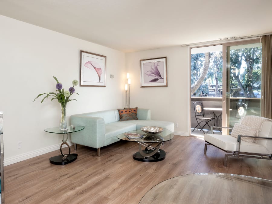 Model living room at Palo Alto Plaza in Mountain View, California