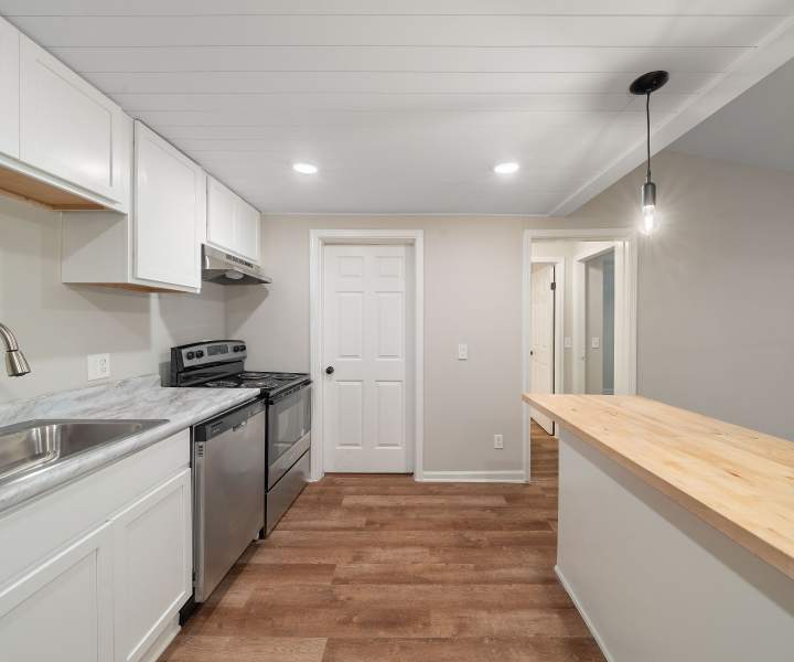 Kitchen with dual tone cabinet at Bay Vista Apartments in Daphne, Alabama