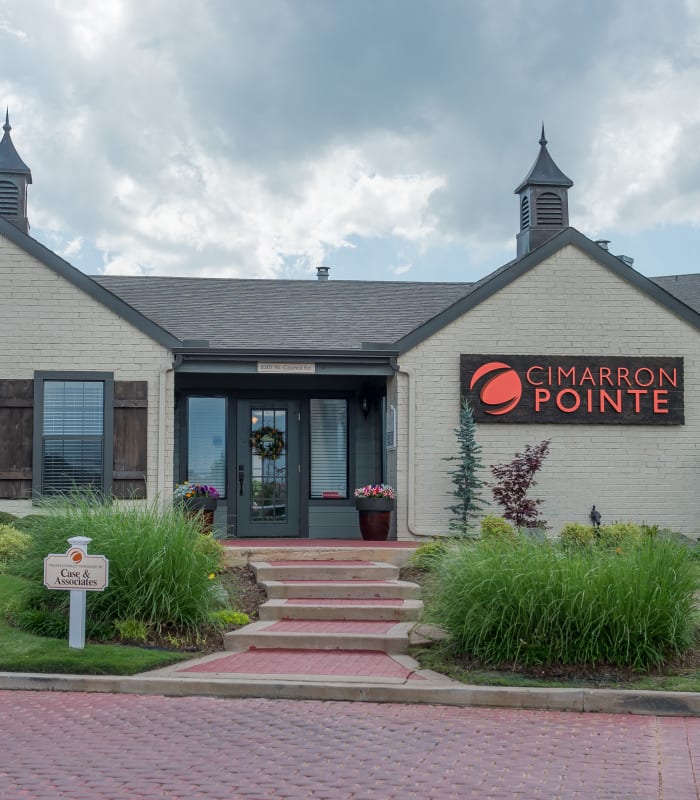 Exterior of Cimarron Pointe Apartments in Oklahoma City, Oklahoma