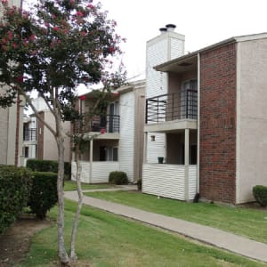 Building exterior with private balconies at Willow Glen in Fort Worth, Texas