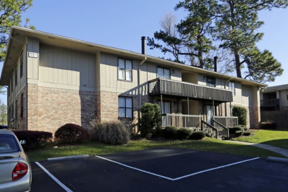 Front view of an apartment at Lake Forest in Daphne,Alabama