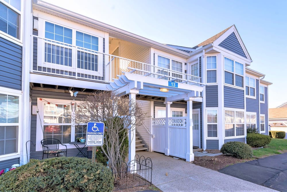 Photos of Summit at Mill Ridge Apartments in East Haven, CT